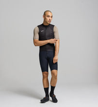 Load image into Gallery viewer, Core / Men's Classic Gilet - Black