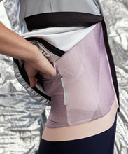Load image into Gallery viewer, Elevate / Women&#39;s RideFLASH Gilet - Reflective
