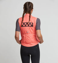 Load image into Gallery viewer, Pro / Women&#39;s Pursuit Gilet - Coral
