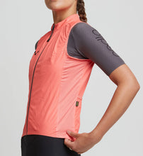 Load image into Gallery viewer, Pro / Women&#39;s Pursuit Gilet - Coral
